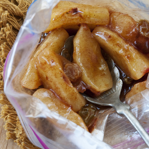 Microwave-Baked Apples in a Bag